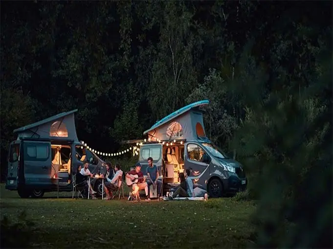 Литиевый накопитель доставляет аккумуляторные модули в кемпинги в Германии